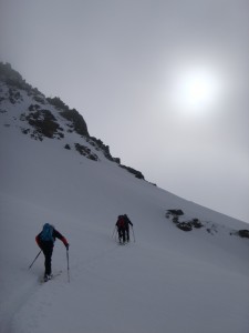 Bientôt le 1er col. Et bientôt le soleil