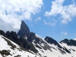 En montant au col du Bresson : la Pierra Menta de plus en plus présente