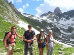 Au col du Bresson, au fond au centre le nouveau refuge de Presset