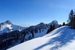 Depuis l'Arête des Follys, de G à D : La Pointe de Chavasse, le Roc de la Tournette, La Haute Pointe