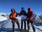 AU SOMMET DU MERA PEAK : De Gauche à Droite : ASTRID (GUMS ANNECY) - JEAN (GUMS PARIS) - PIERRE (GUMS AIX)