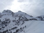 A droite derrière la corniche, notre objectif l' Arête de Chevry.